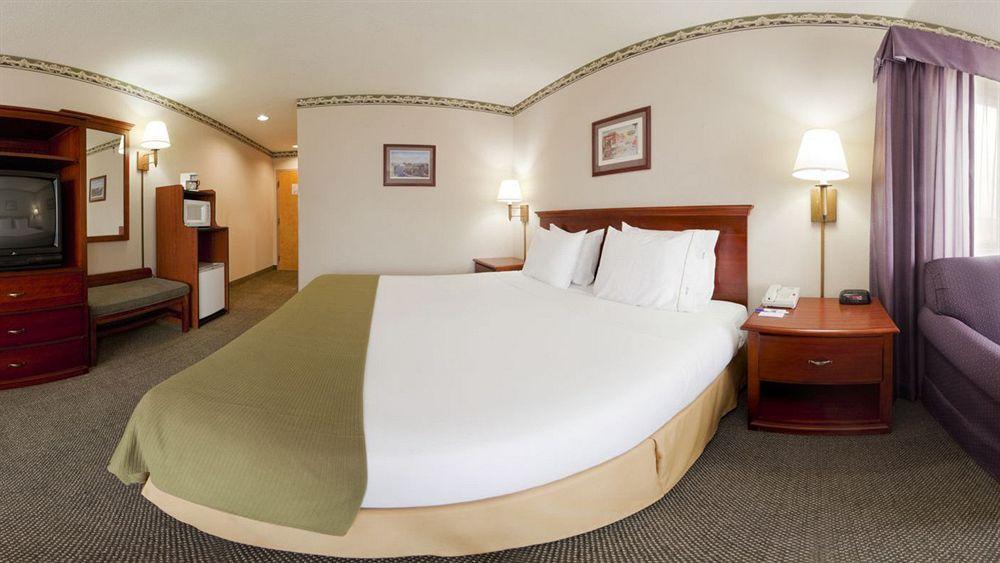 Round Hill Inn Orange Экстерьер фото
