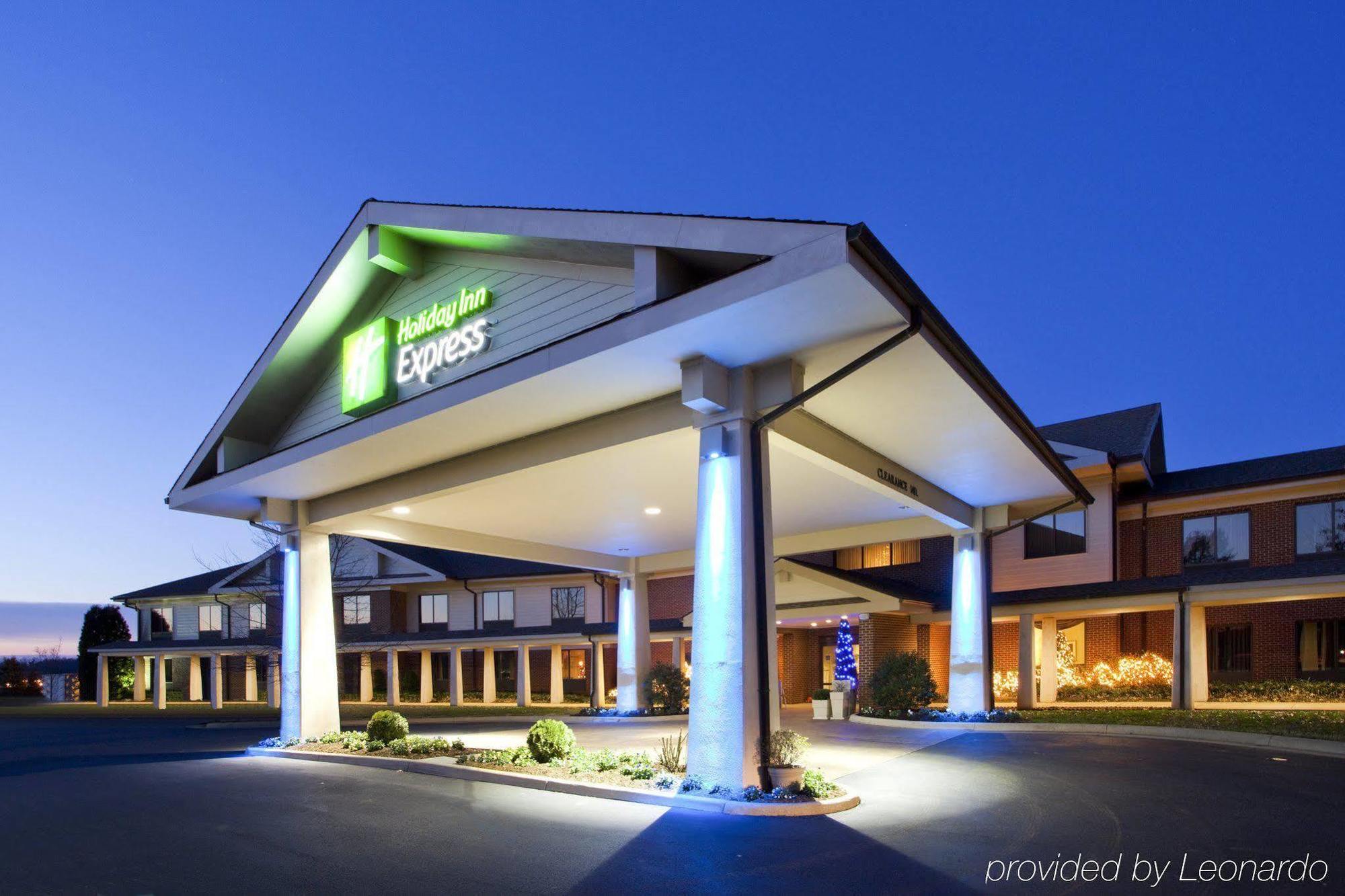 Round Hill Inn Orange Экстерьер фото