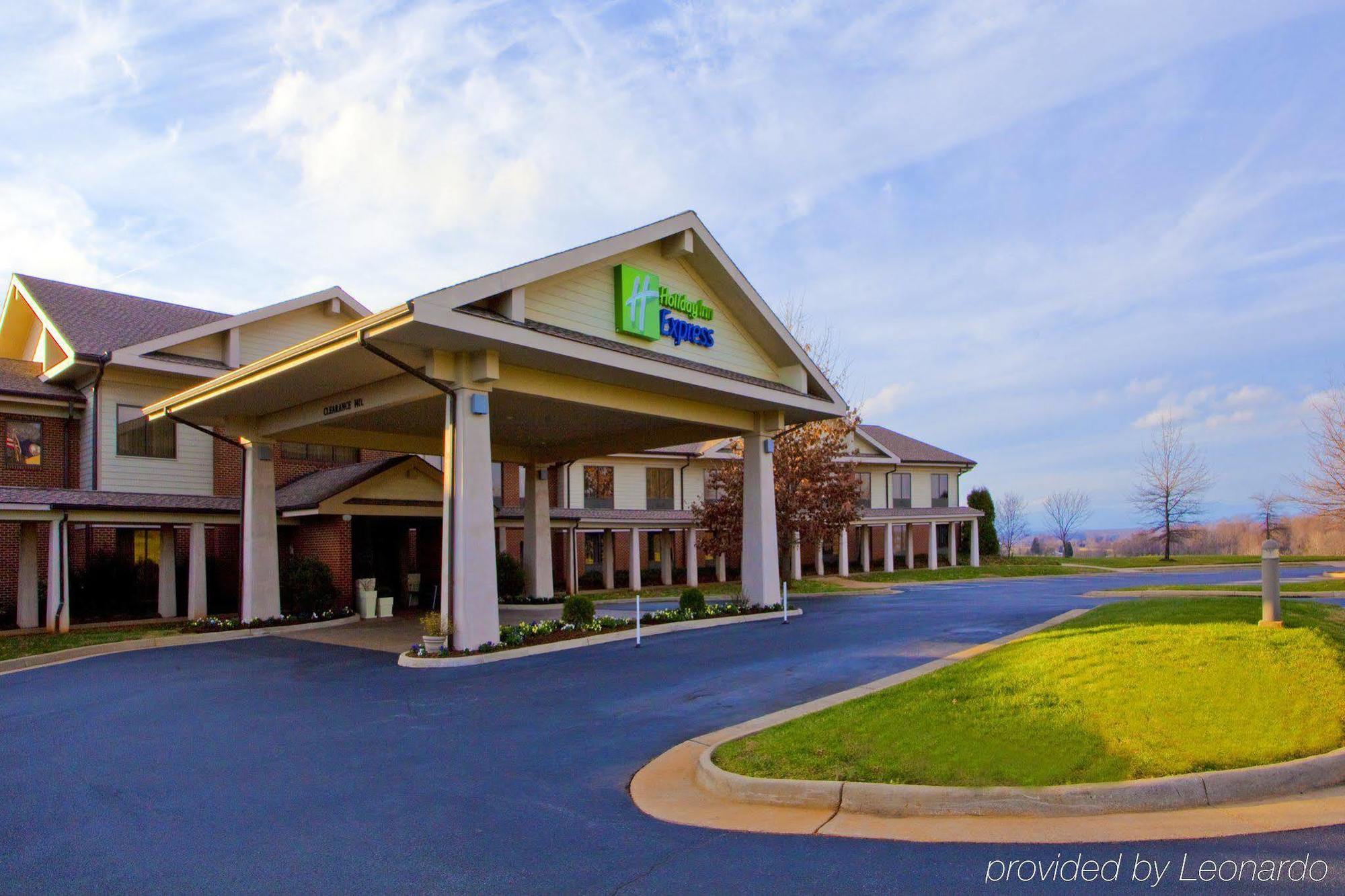 Round Hill Inn Orange Экстерьер фото