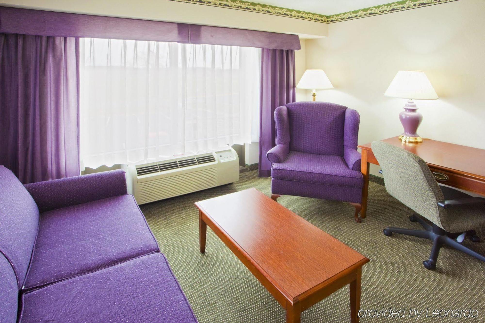 Round Hill Inn Orange Экстерьер фото