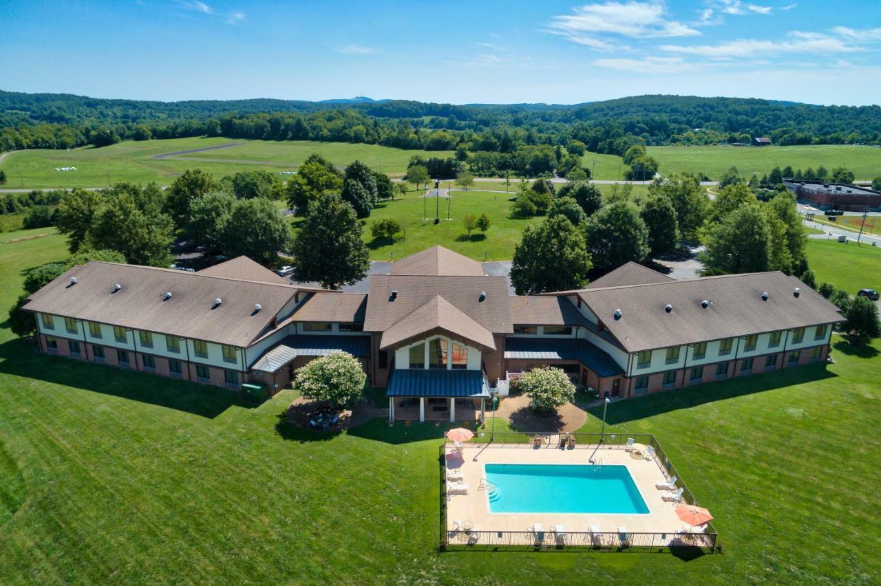 Round Hill Inn Orange Экстерьер фото